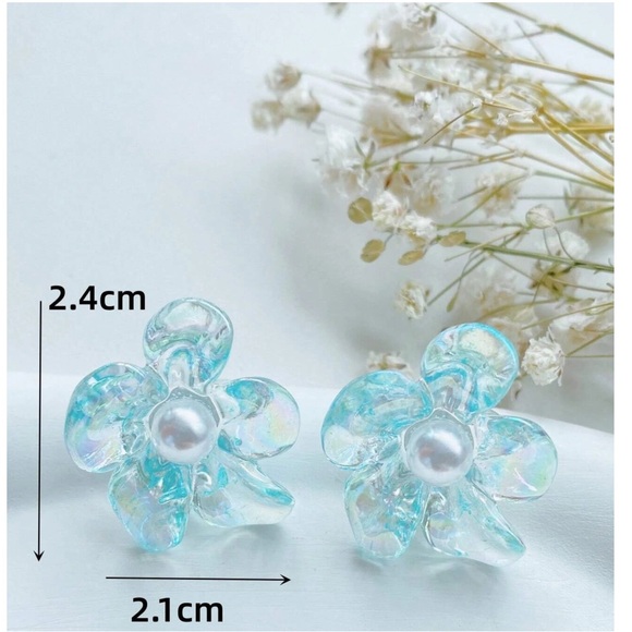 - 🌸Iridescent Blue Hibiscus Acrylic Pearl Post Back Earrings - Picture 5 of 12